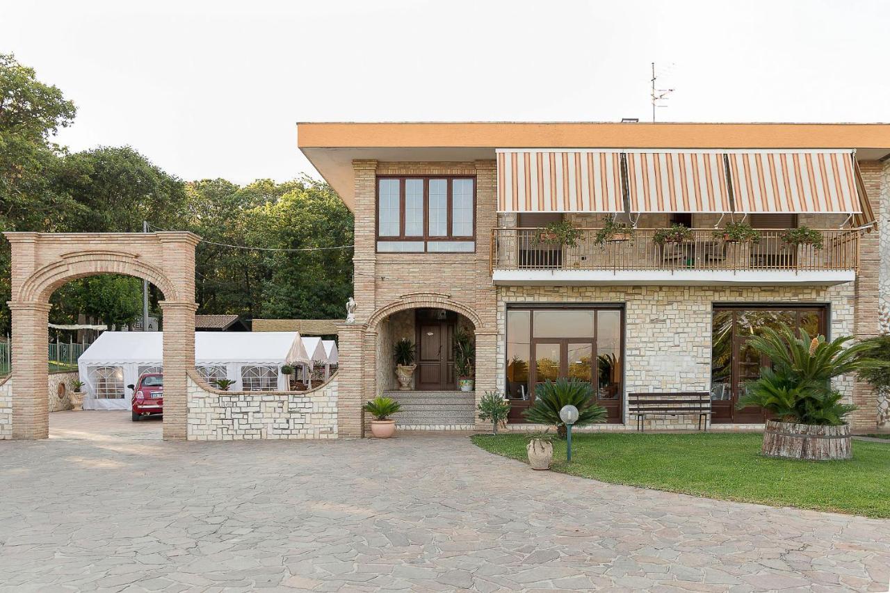 Rooms & Restaurant Il Castagneto Campagna Kültér fotó